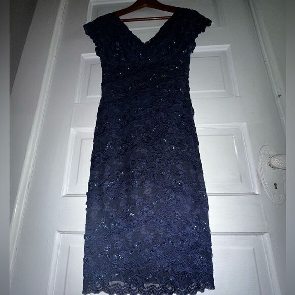 MARINA Dress Blue Sequin Lace V Neck Short Sleeve Bodycon Stretch Size 2 - Picture 4 of 12